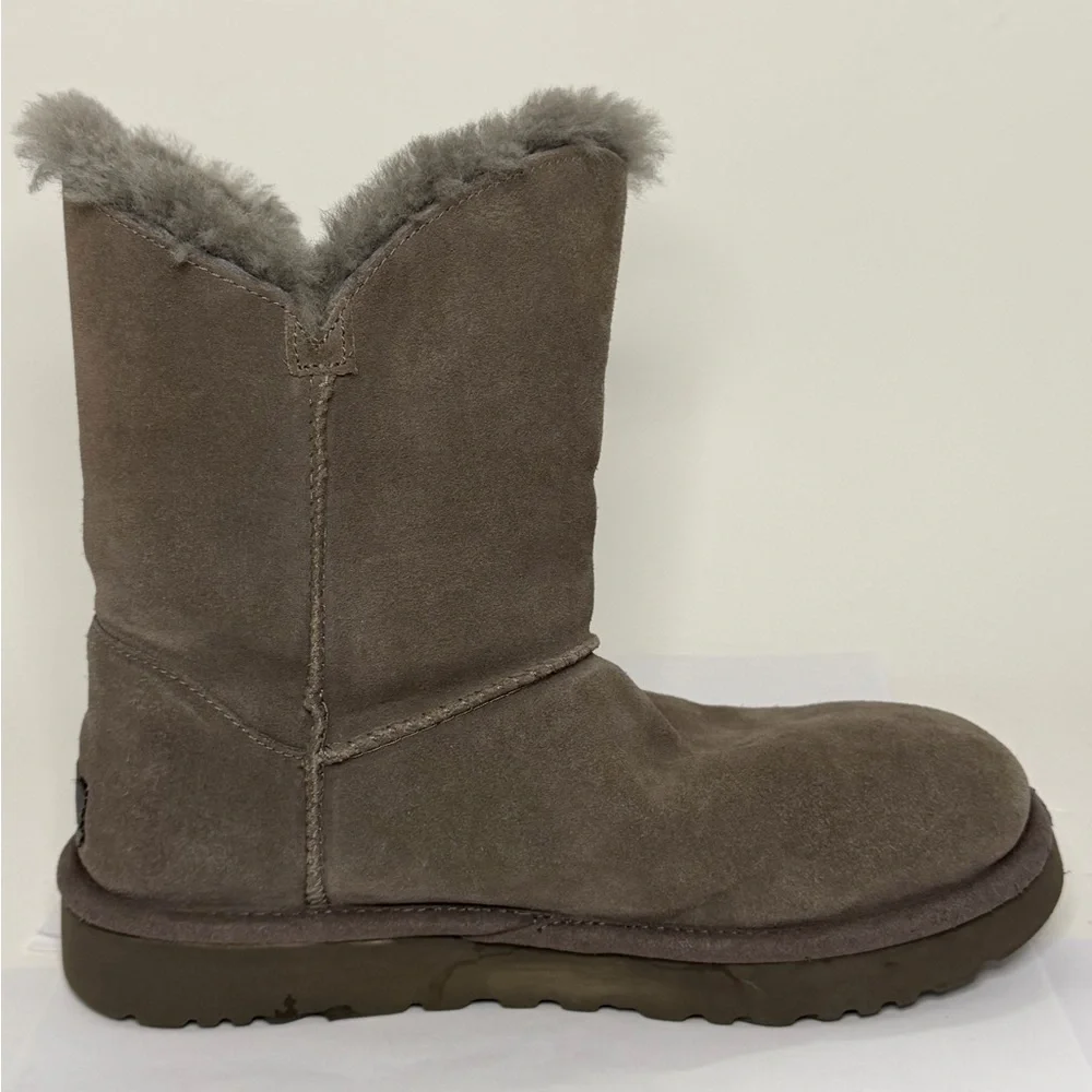 UGG please see
